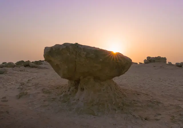 صورة الصخور مع الغروب